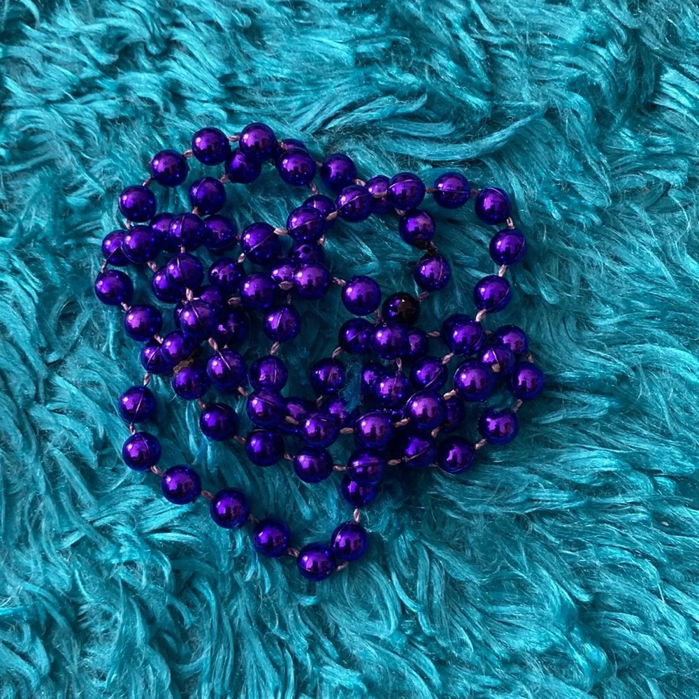 Purple plastic spherical beads necklace - Picture 8 of 8